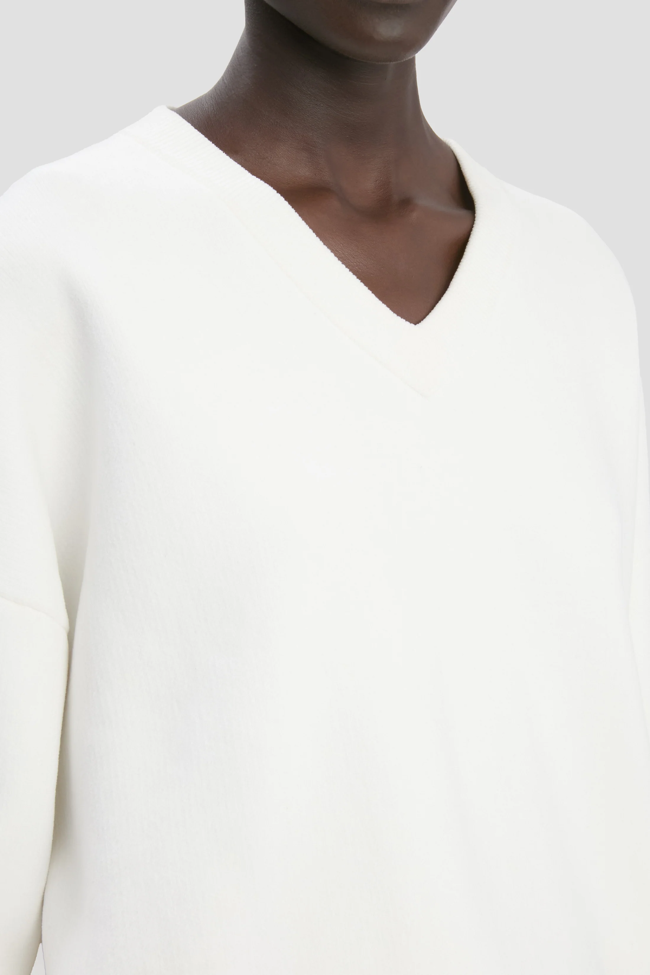 Relaxed Fit V-Neck Jumper In White - Image 3